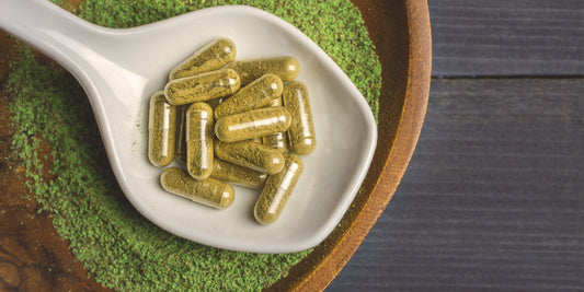 Kratom Capsules vs. Powder: Which Is Better for Cost, Convenience & Potency?